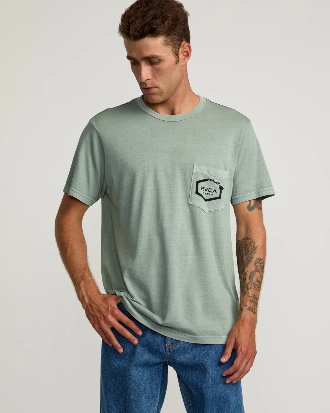 RVCA HAWAII ISLAND HEX POCKET TEE Monument