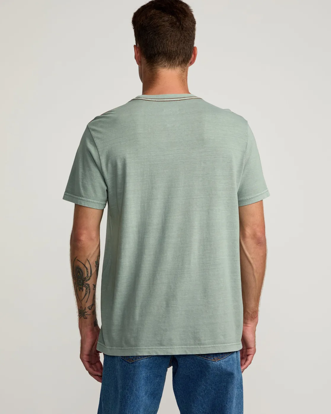 RVCA HAWAII ISLAND HEX POCKET TEE Monument