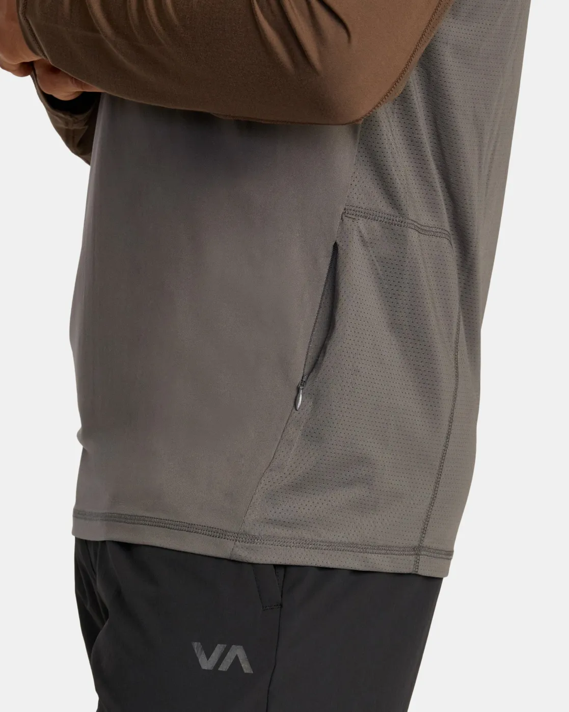 RVCA SPORT VENT HALF-ZIP PULLOVER Graphite Hot