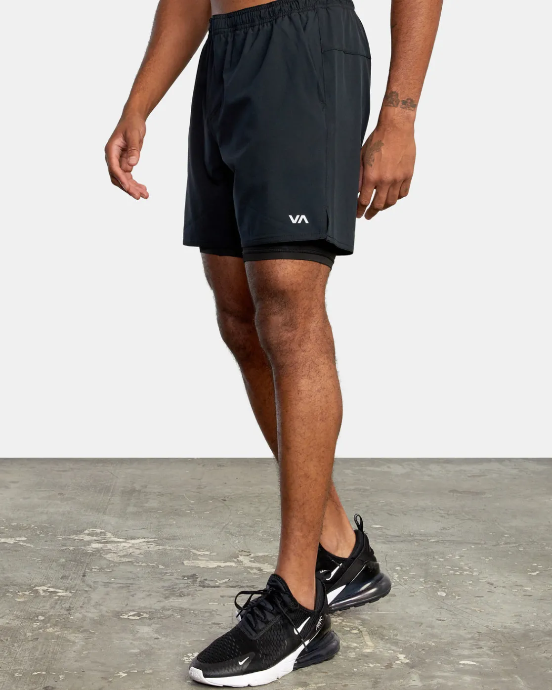 RVCA YOGGER TRAIN 2-IN-1 17" WORKOUT SHORTS Black Multi Hot